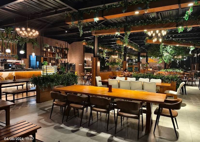 Di Antara Pinus dan Kopi Hangat! Mengapa Banyak Orang Menemukan Kedamaian di Pancar Garden Sentul