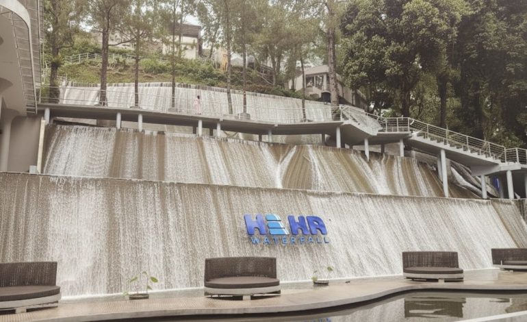 HeHa Waterfall Cafe Bogor! Makan Enak, View Air Terjun, Suasana Modern Instagramable