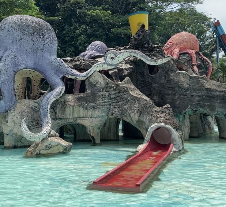 Kaporit, Sandal Hilang, dan Tawa! Nostalgia di Water Kingdom Mekarsari